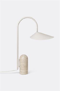 Arum bordlampe i cashmere fra Ferm Living